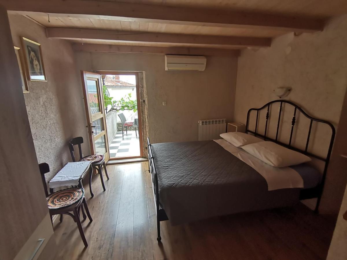 Apartmani Puric Malinska Ngoại thất bức ảnh